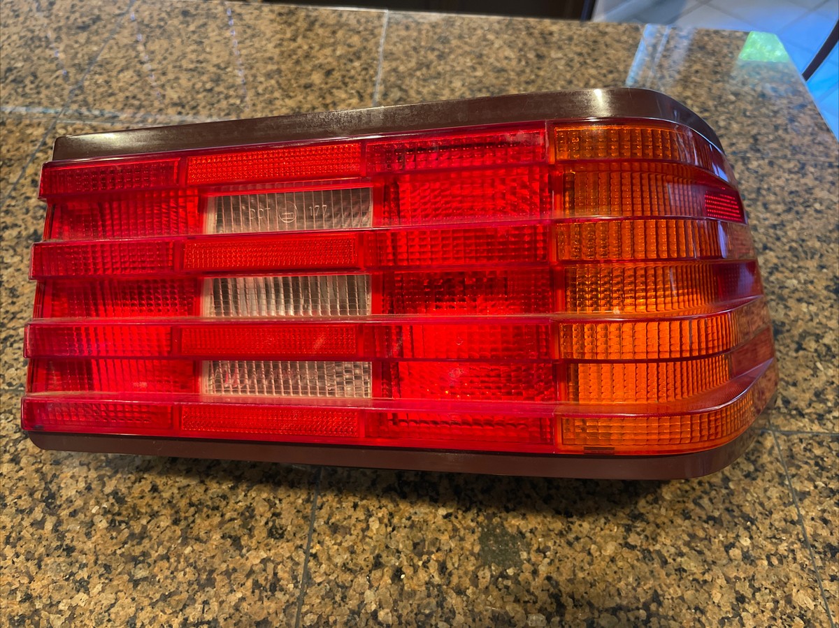 メルセデスベンツSL／R129純正テールレンズ左右セット