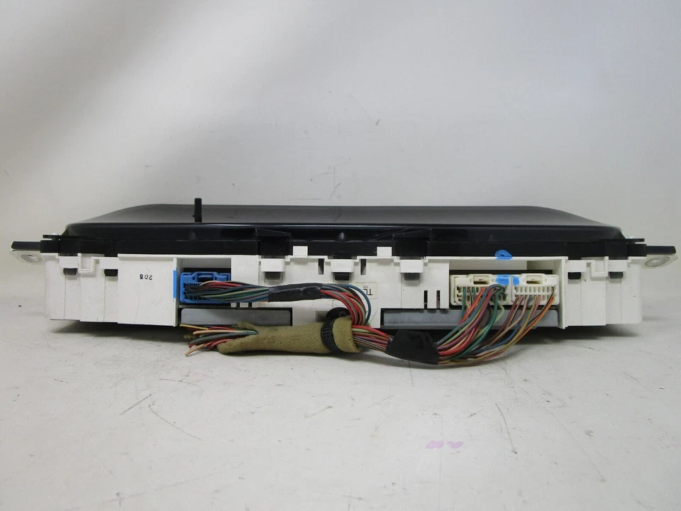 Cuadro de instrumentos velocímetro Mazda Millenia 2001-2002 83123 millas OEM D01B18019 Foto 3 de 4