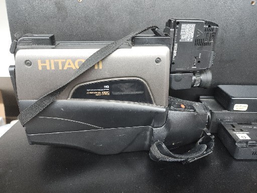 Hitachi ビンテージ レトロ VM-3700A VHS ビデオカメラ Hitachi ビンテージ レトロ VM-3700A VHS ビデオカメラ - メルカリ