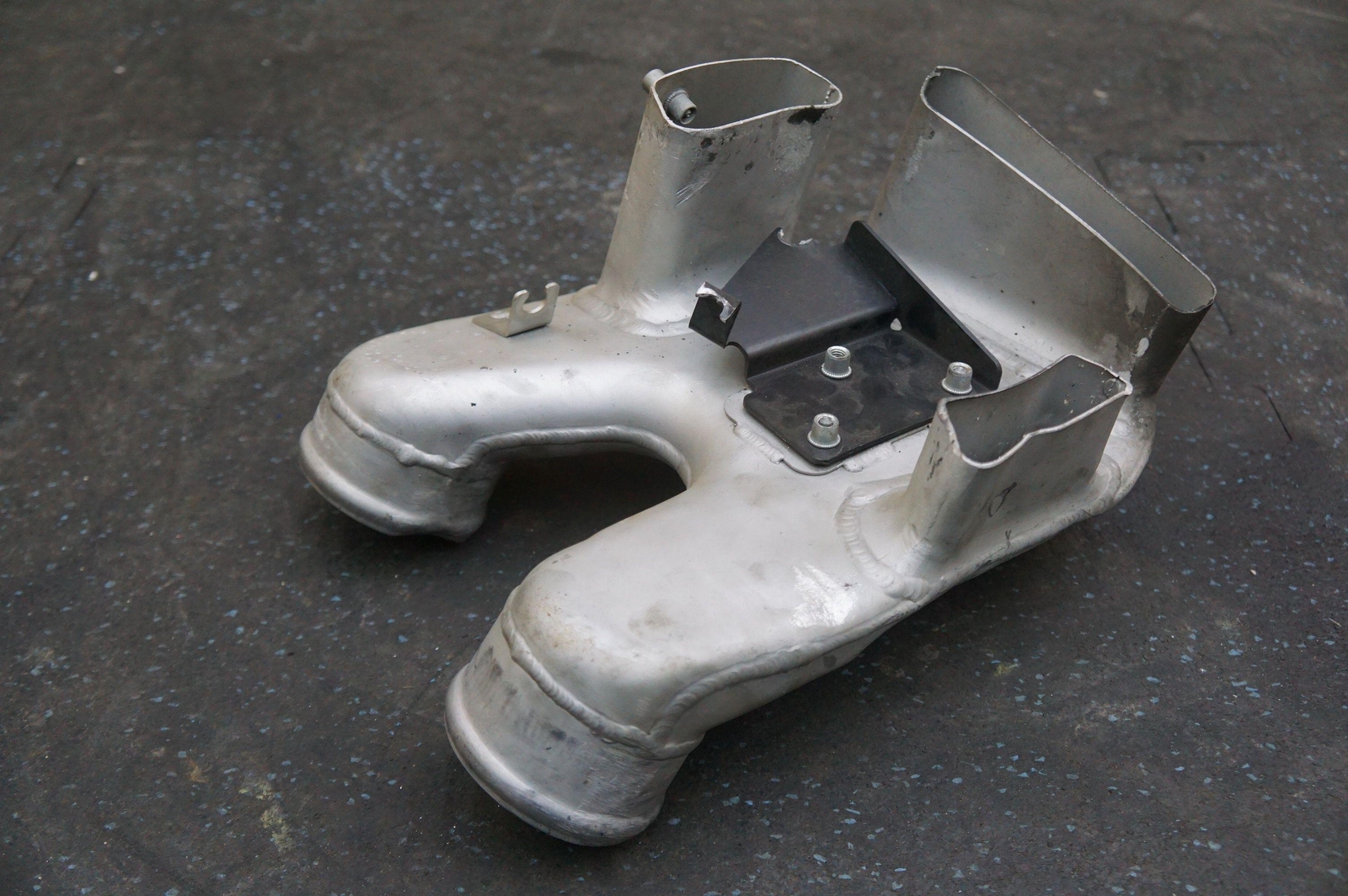 Front Left Hub Carrier Air Intake 267456 OEM Ferrari 458 Challenge *Note*