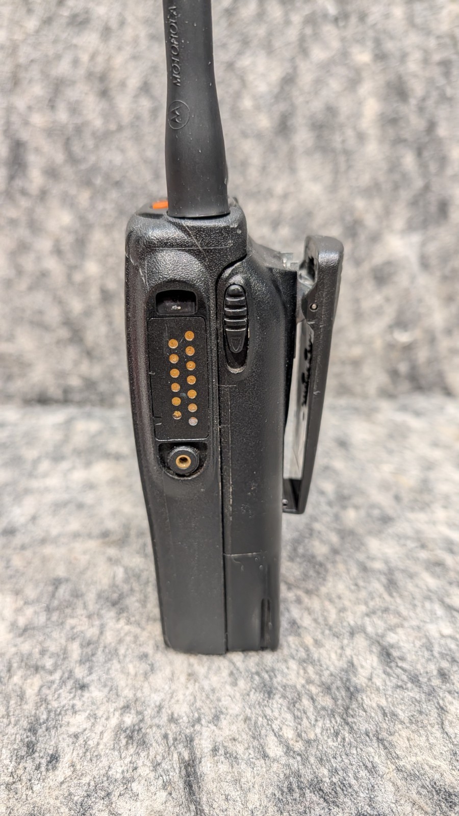 Motorola HT1250 VHF Two-Way Radios AAH25KDF9AA5AN with Battery