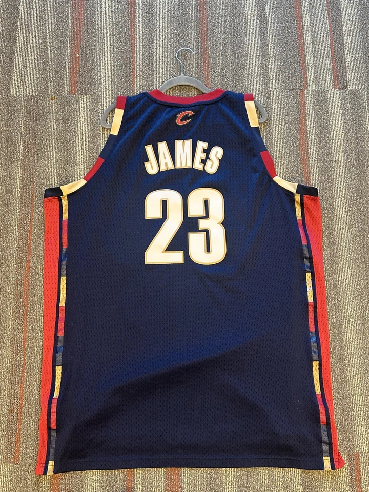 Camiseta deportiva alternativa Cleveland Cavaliers LeBron James Reebok talla 3XL vintage #23 Foto 2 de 4