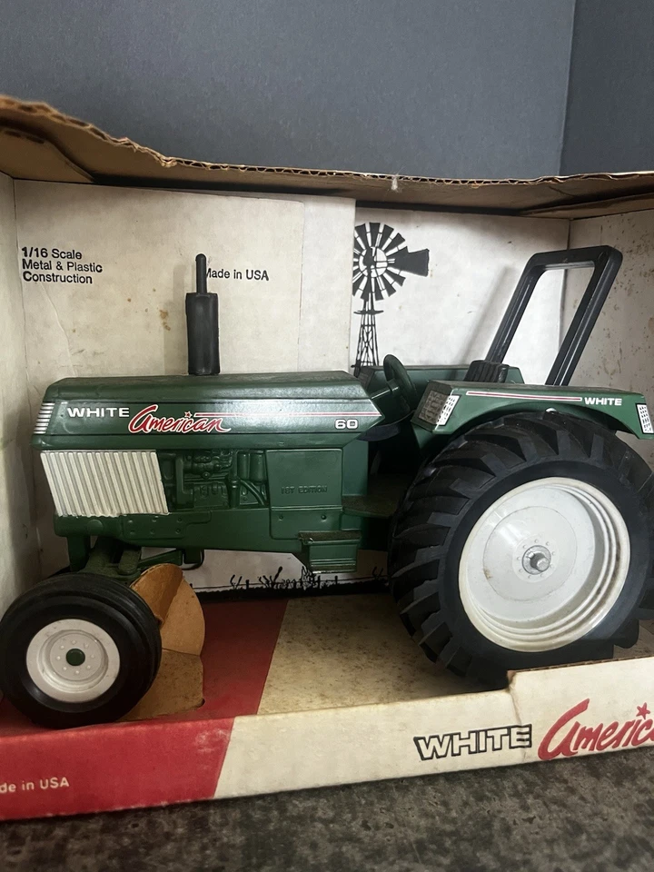 Tractor ERTL 1/16 Blanco American 60 - 1ª Adición/Verde/Nuevo En Caja Foto 2 de 4