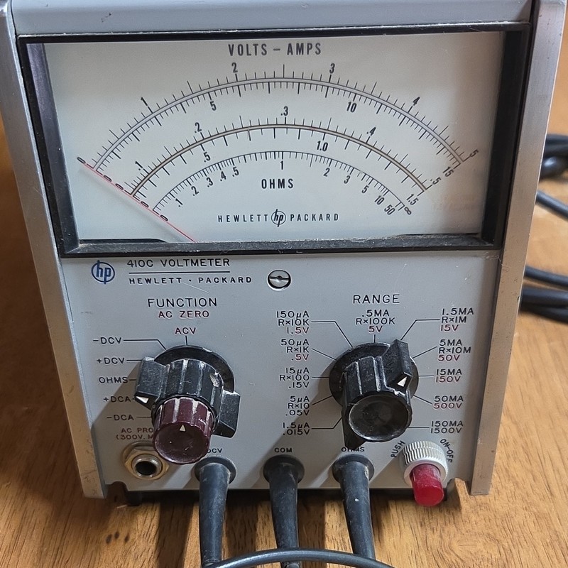 Hewlett-Packard HP 410C Analog Voltmeter 0.015-500V 1000 Cycles