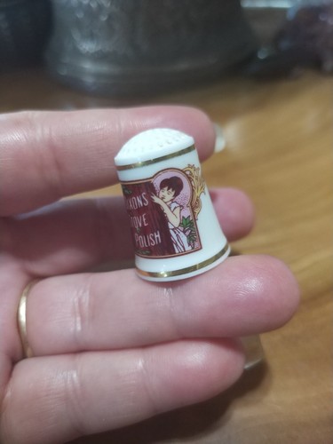 Vintage Dixon's stove polish advertising Thimble. Fine porcelain - Bild 2 von 4