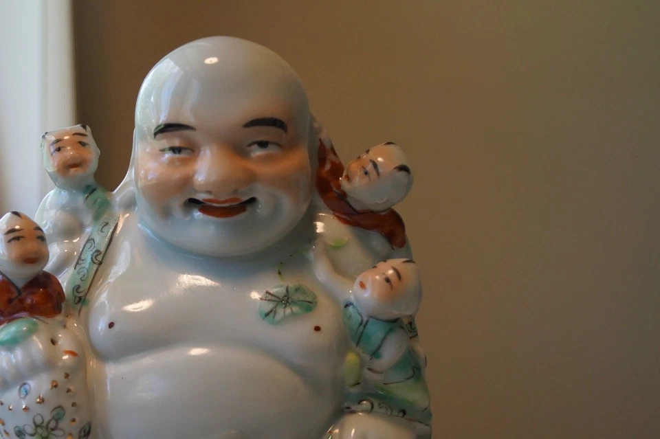 A Chinese Famille Rose Porcelain Sitting Buddha Boys Mao Jisheng - Image 2 of 4