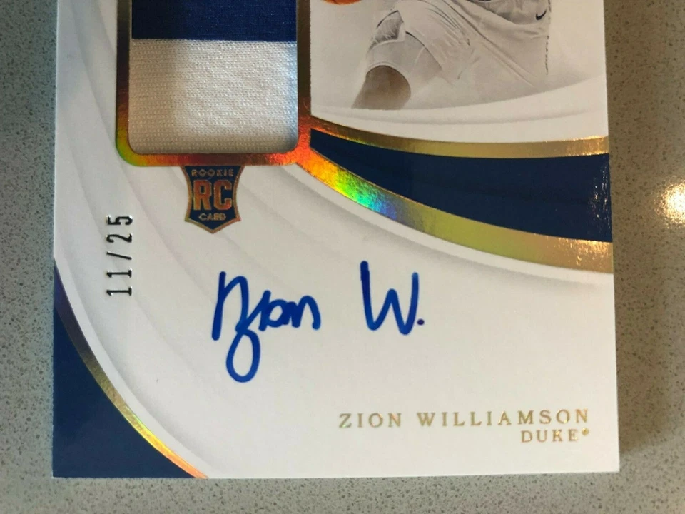 2019-20 Immaculate Collegiate ZION WILLIAMSON #81 ROOKIE PATCH AUTO /25 DUKE RPA - Image 2 of 4