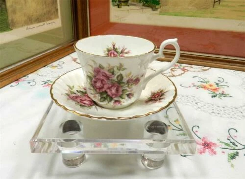 Tasses et soucoupes de table Royal en porcelaine