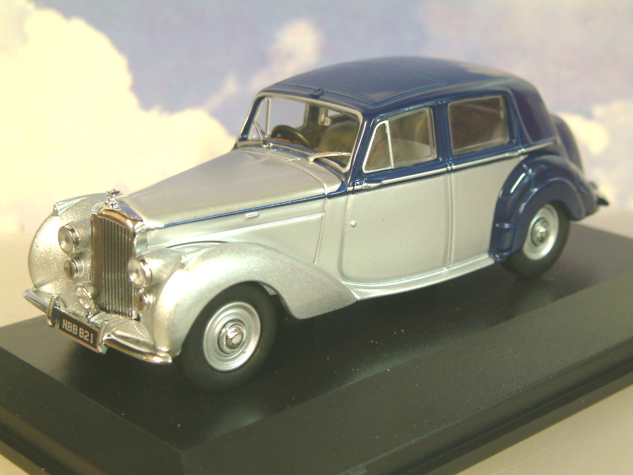 OXFORD 1/43 1946-52 BENTLEY MKVI MK6 MIDNIGHT BLUE/SHELL GREY (SILVER) BN6004