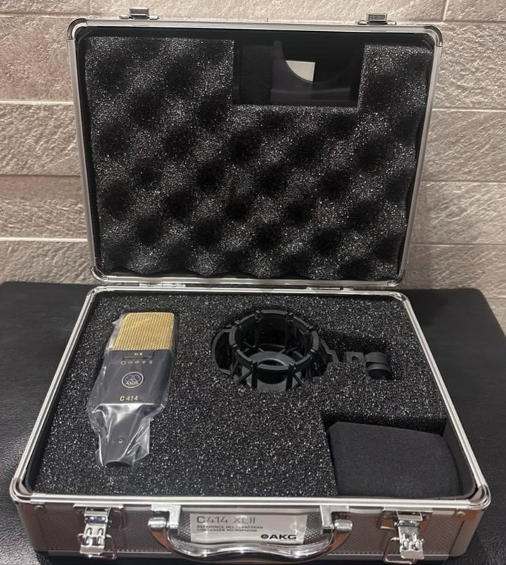 AKG C414