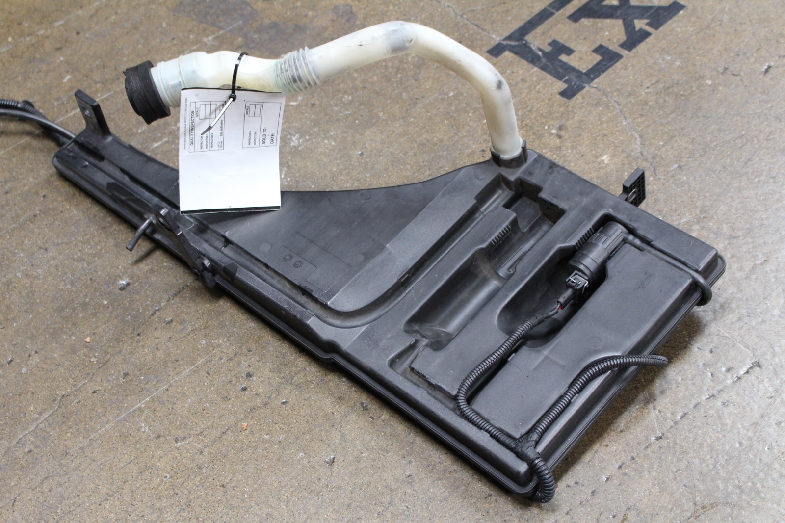 Maserati Ghibli, Quattroporte, Windshield Wash Reservoir, Used, P/N 670006414
