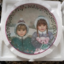 Bradford Exchange Sisters Share Secret 1st Kindred Moment Collectors Plate 1997 