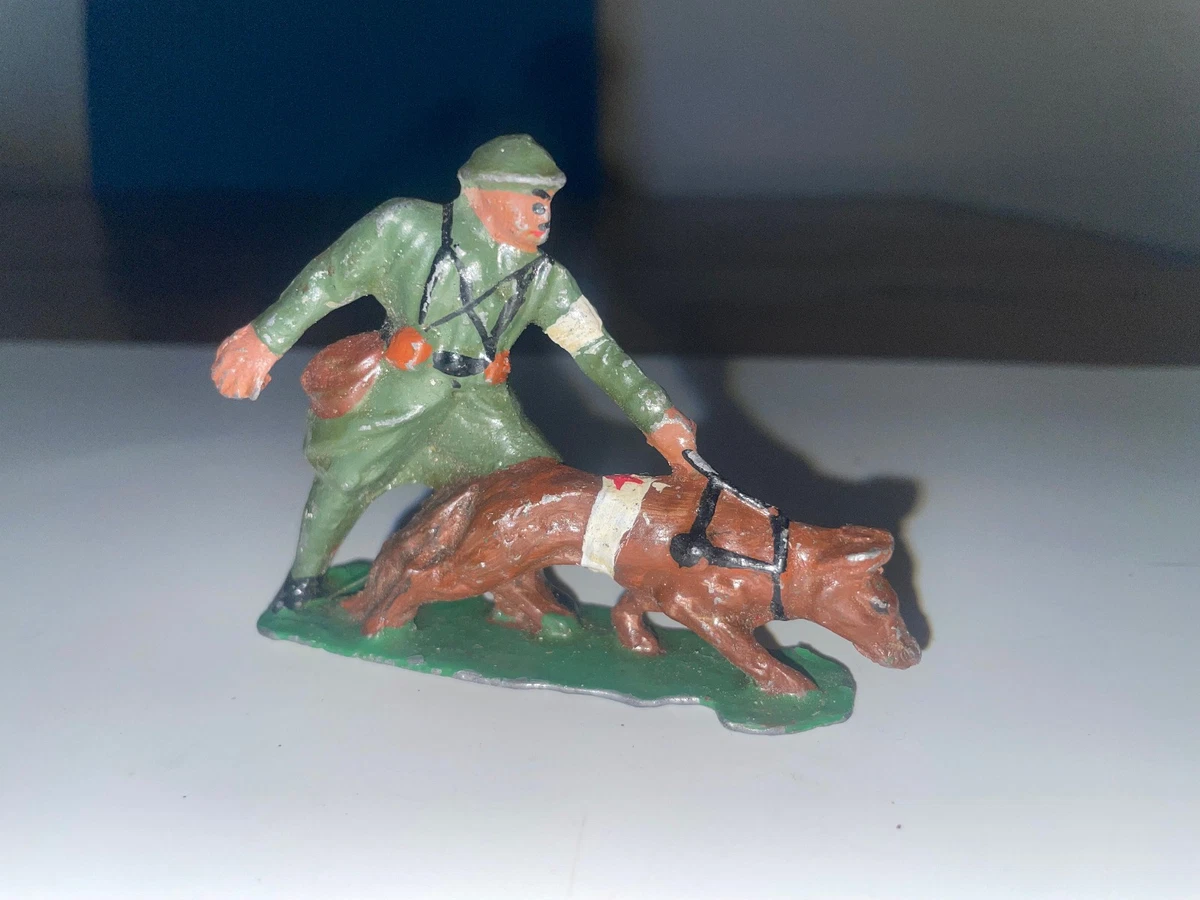 Ensemble de soldats de plomb représentant des marins, des fantassins et
