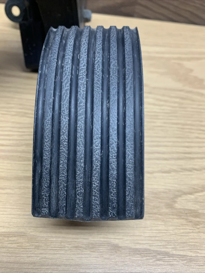 International Accelerator Pedal (2592857C91, 3828434C91, 6121133C1) SHIPS FREE - Image 4 of 4