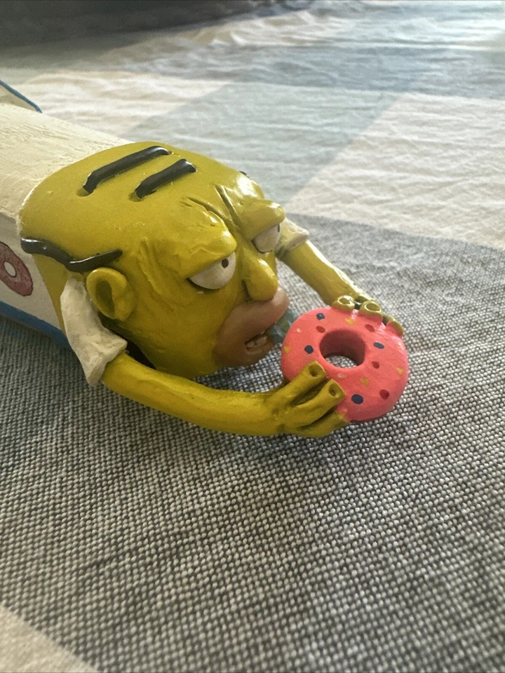 Escultura personalizada Hot Wheels VW Drag Bus de Kool51 Alber Avila Homer Simpson Foto 2 de 4