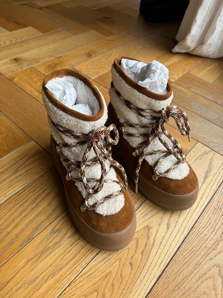 Moonboots, size 39 in white/beige shearling, used once. 