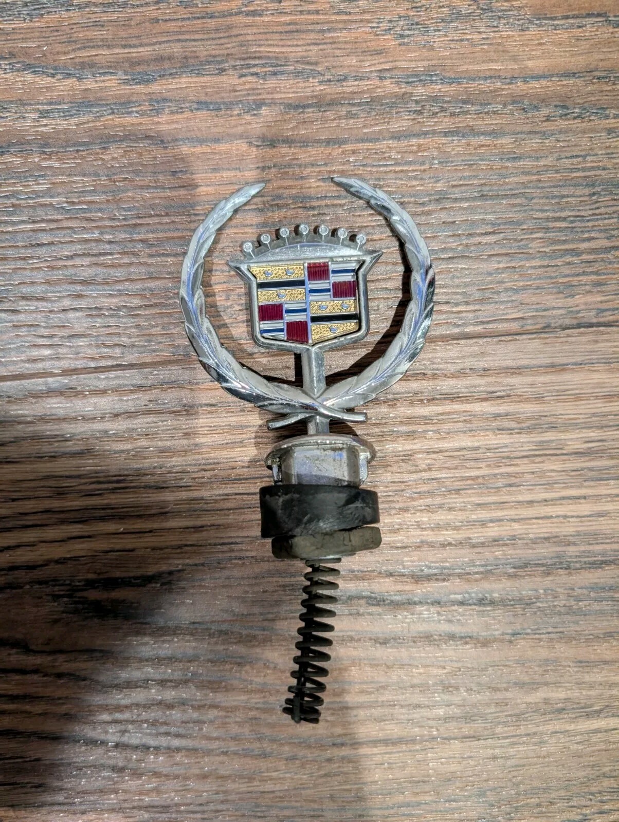 1997-1999 CADILLAC DEVILLE HOOD ORNAMENT EMBLEM CREST WREATH CHROME OEM VINTAGE