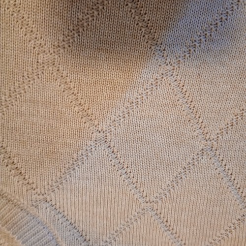 Alfred Dunner Women's Argyle Sweater Size M Beige Casual Waistband Crew Neck EUC - Picture 3 of 12
