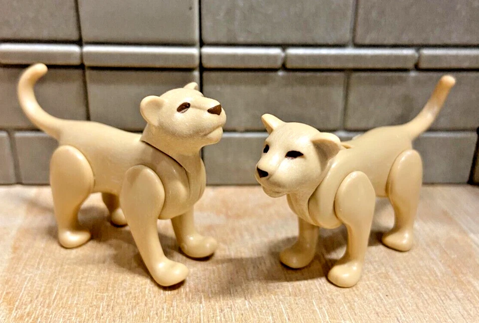 PLAYMOBIL Animaux 2 Bébés Lions Panthère Animal Sauvage Féroce Zoo 3 - Photo 1/2