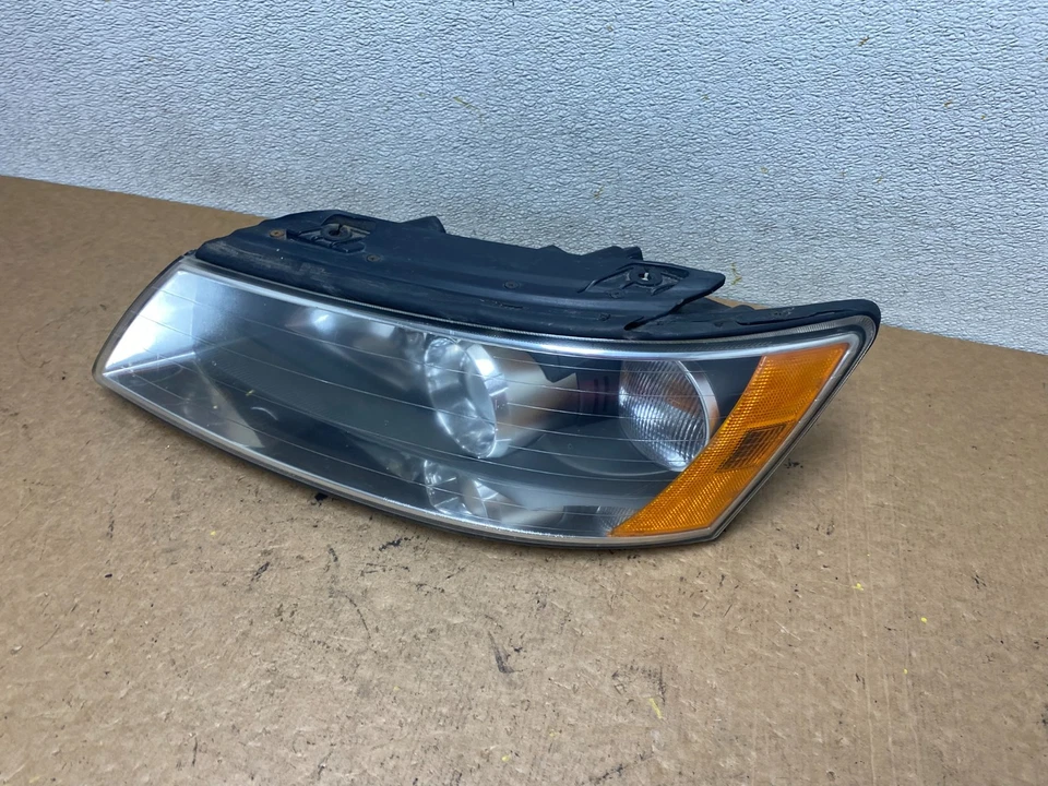 2006 to 2008 Hyundai Sonata Left Driver LH Side Headlight Halogen Oem S7702 DW - Image 2 of 4