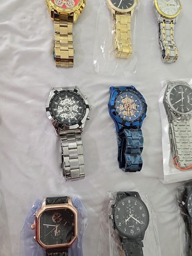 Lot Of 15 Mixed Quartz Fashion Watches Men Youth Watch New No Box #18 - Picture 6 of 10
