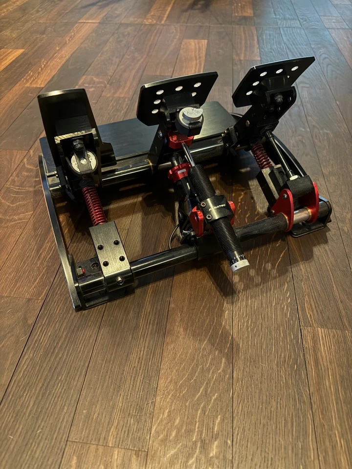 Fanatec ClubSport Pedals V3 – guter Zustand – V3 Damper Kit – schwarz/rot - Bild 2 von 4