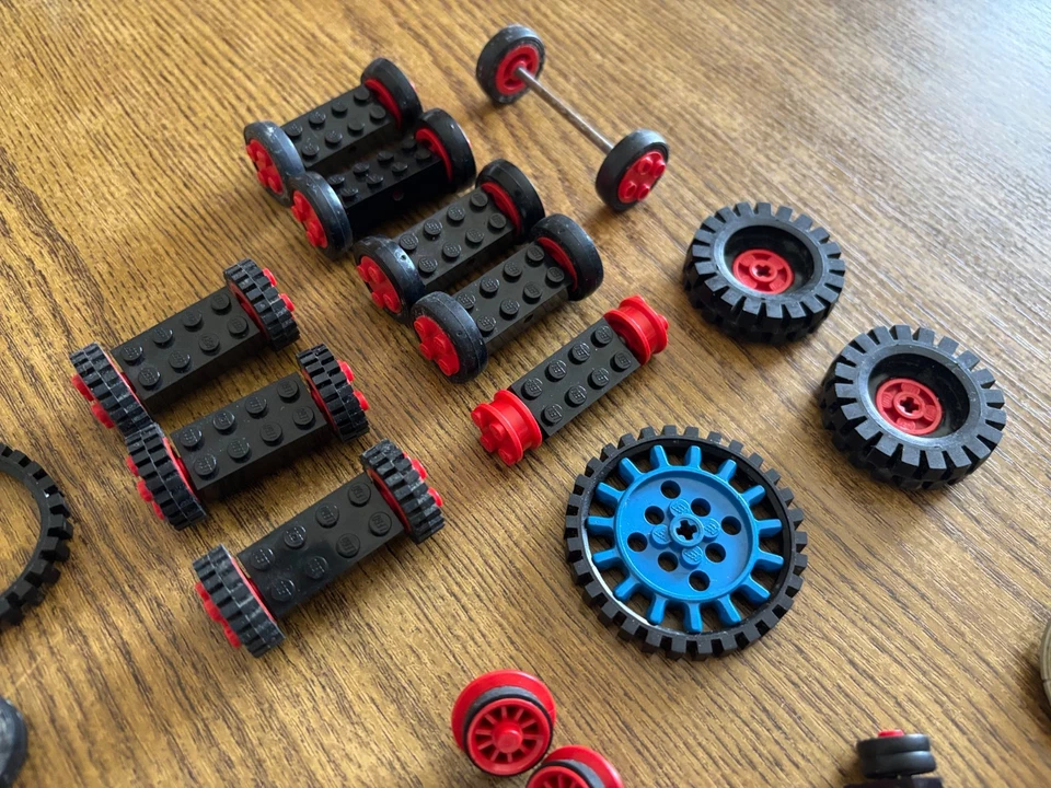 Lotto Lego ruote vintage - Immagine 2 di 4