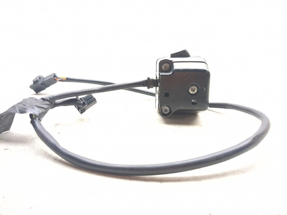 06-24 Interruptor de parada de arranque de control derecho Suzuki VZR1800 M109R Boulevard BOSS Foto 4 de 4