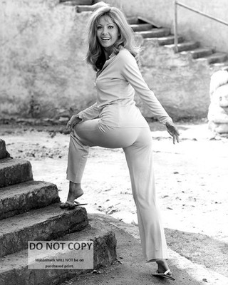ACTRESS INGRID PITT - 8X10 PUBLICITY PHOTO (SP-444)