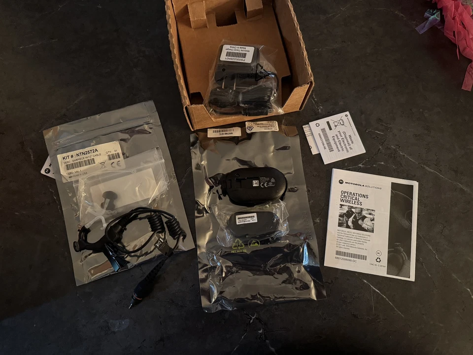 Motorola NTN2570C BLUETOOTH MISSION CRITICAL WIRELESS EARPIECE WITH 12'' CABLE - Image 2 of 3