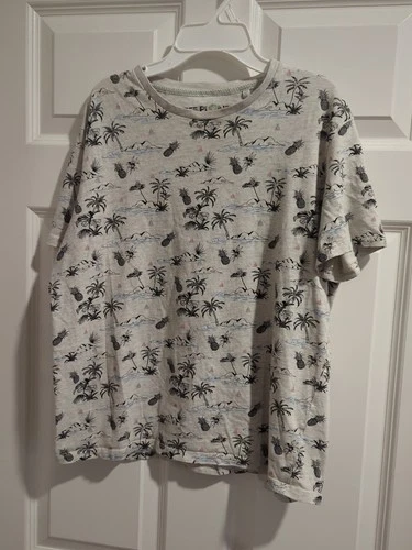 Free Planet Men's Short Sleeve T-Shirt Size Small