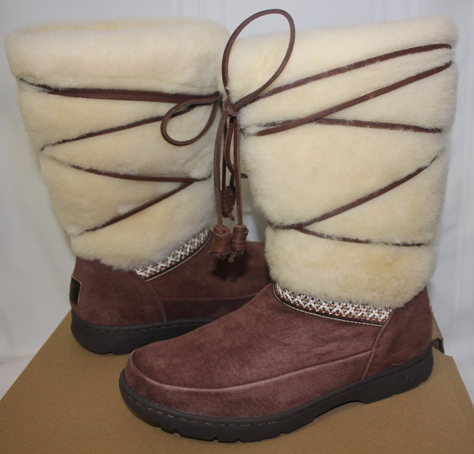 Stivali UGG donna Maxie impermeabili scamosciati marrone cioccolato taglia 7 nuovi con scatola!