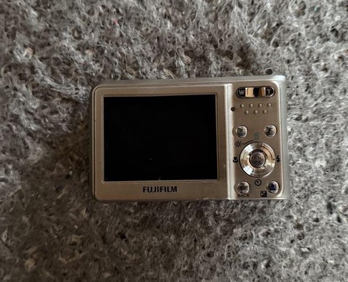 Fujifilm FinePix F31fd Silver Compact Digital Camera - 6.3MP, 3x - Used - Picture 2 of 3
