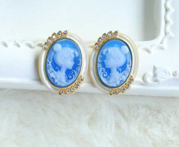 D18 Earrings Young Lady Mother Of Pearl Blue Agate Silver 925 Gold