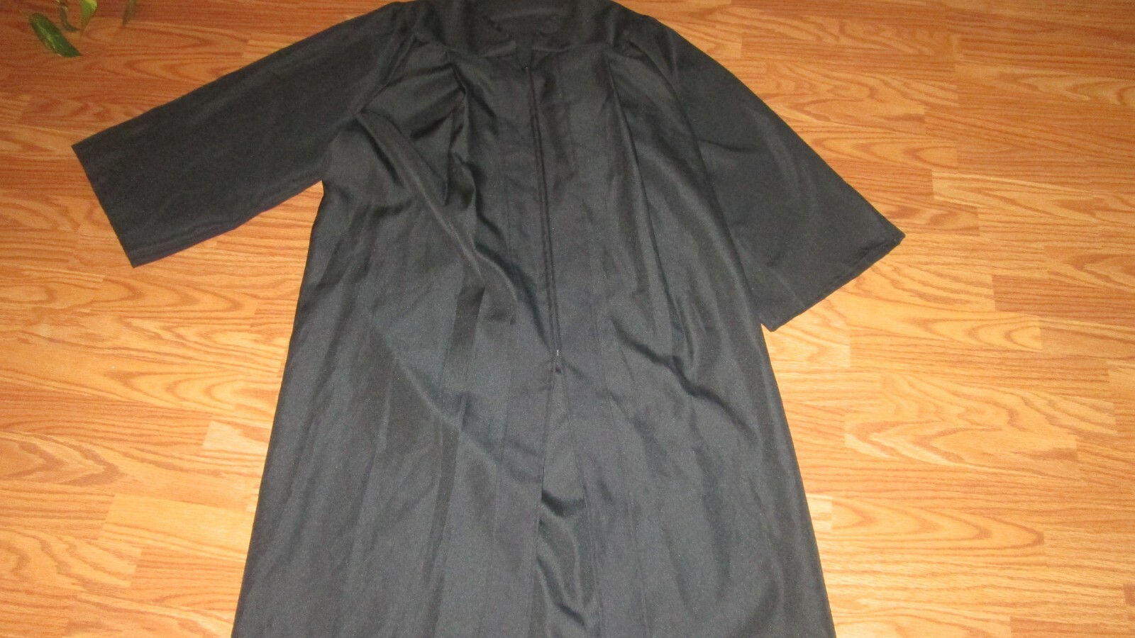 Black Unisex Graduation Gown For A Person 5 8 To 5 10 Gem