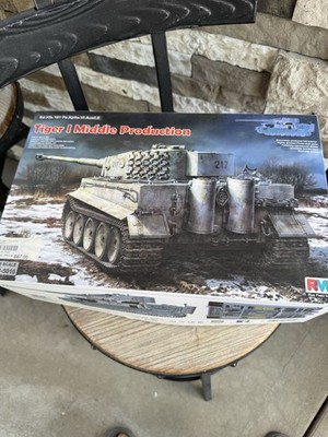 Rye Field Model RM-5010 Model Kit Tiger I Middle Production Full Interior