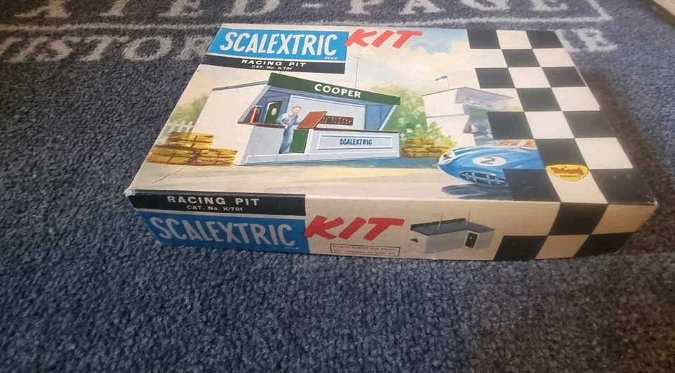 Kit Scalextric K-701 Racing Pit Building sin hacer en caja - Imagen 3 de 4