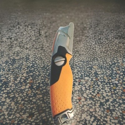 FISKARS UTILITY KNIFE FOLDING Black And Orange 