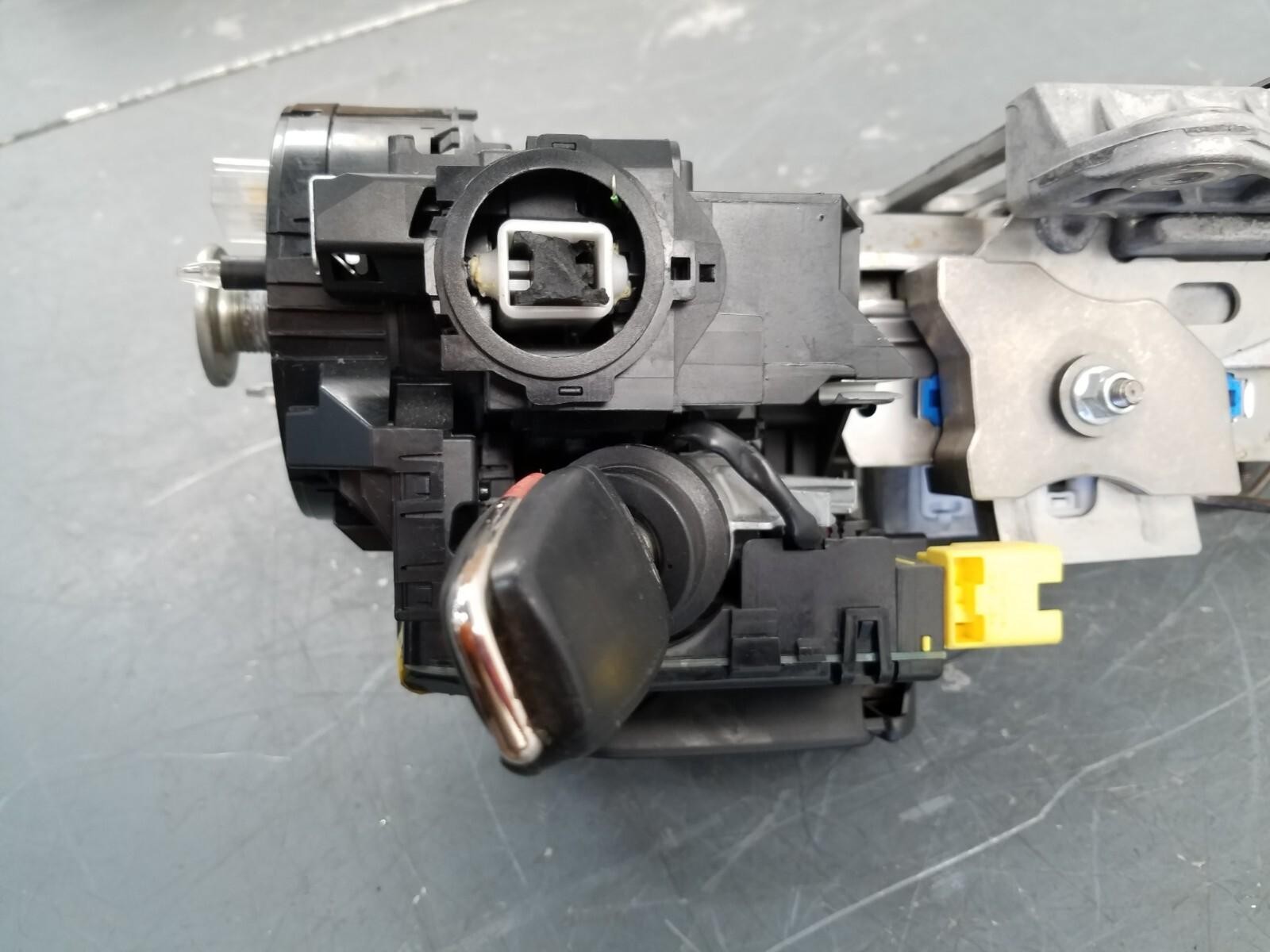 2011 Audi R8 Spyder V10 Steering Column / Key Fob #0472 J7