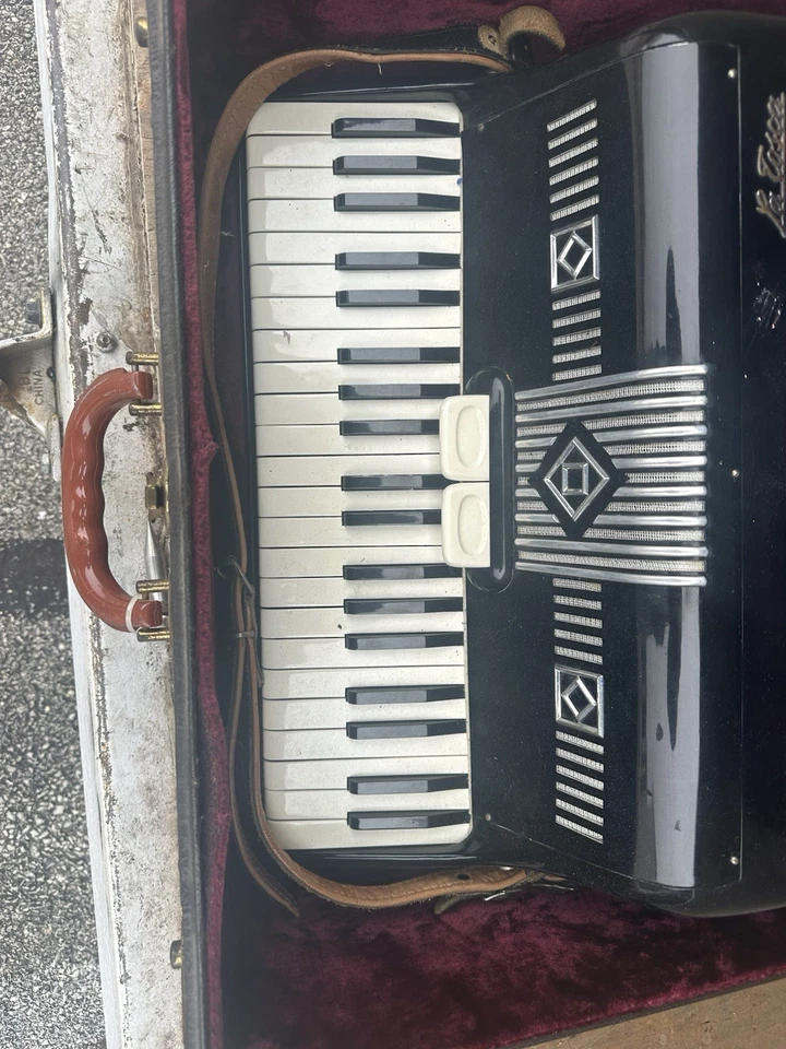 La Tosca Fiesta Accordion  Made In Italy Good Condition - Image 4 of 4