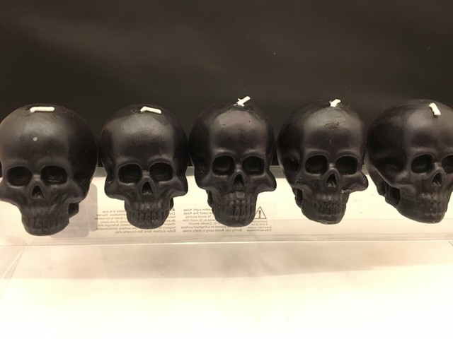 New In Box Pottery Barn Halloween 5 Mini Black Skulls Skeleton