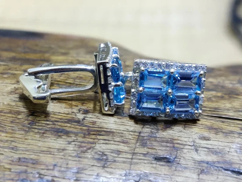 Gemelos decorativos de boda estilo halo 5 TCW topacio azul suizo y zafiro blanco Foto 3 de 4
