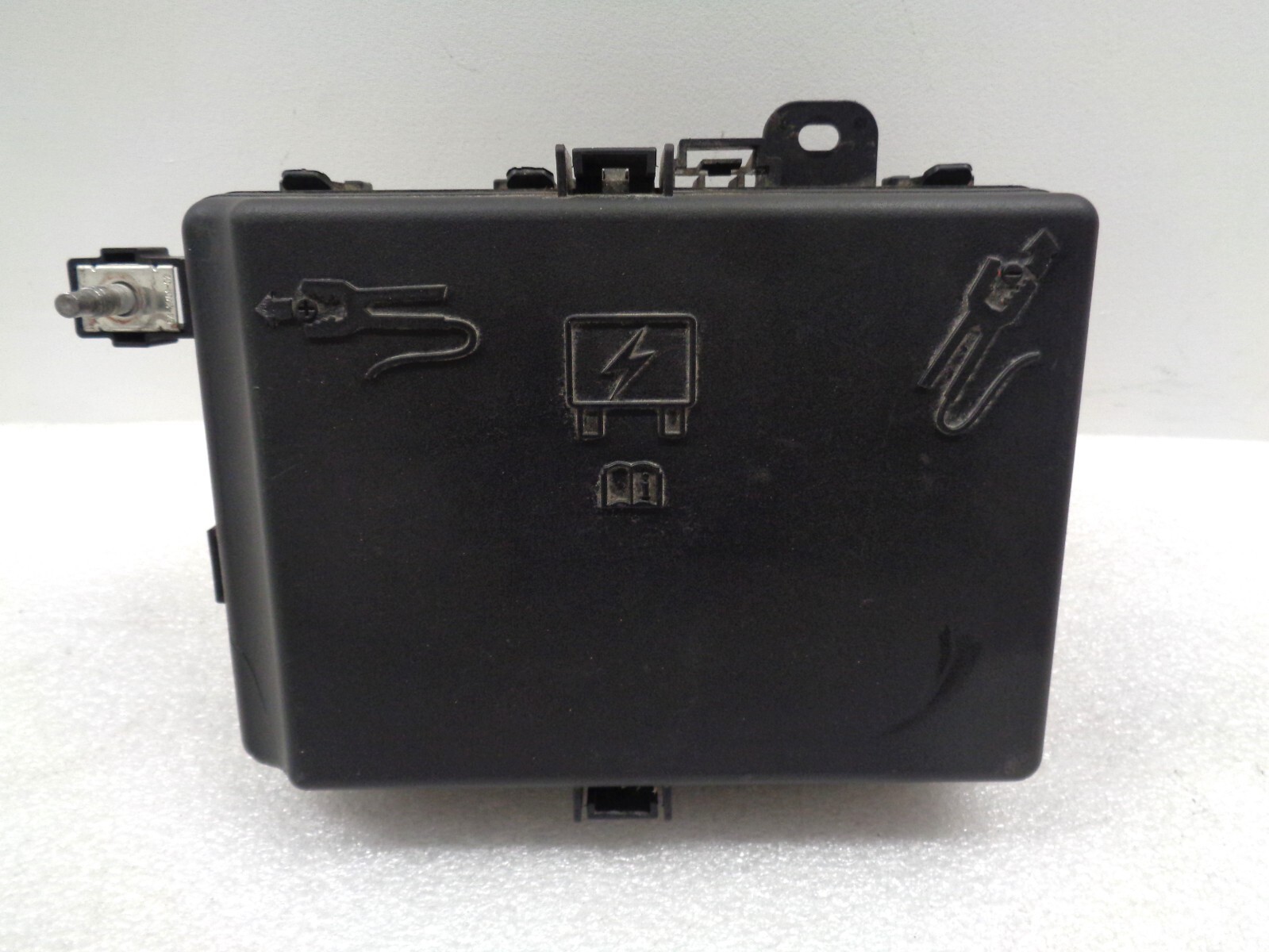 2014-2017 Maserati Ghibli Engine Fuse Box Battery Relay Assembly OEM AK2308288