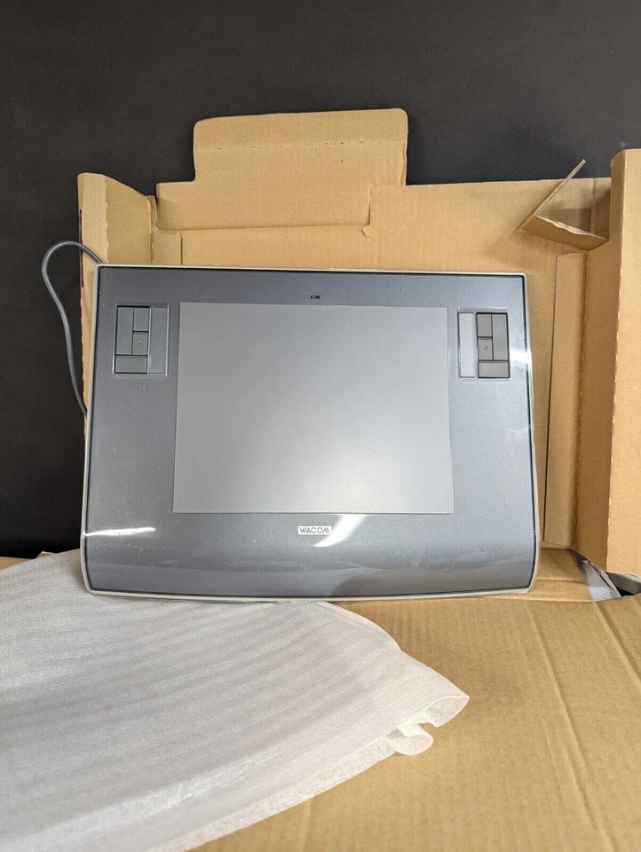 Wacom Intuos 3 6"x 8" Graphics Tablet with Pen and Mouse FAST FREE SHIPPING. - Image 2 of 4