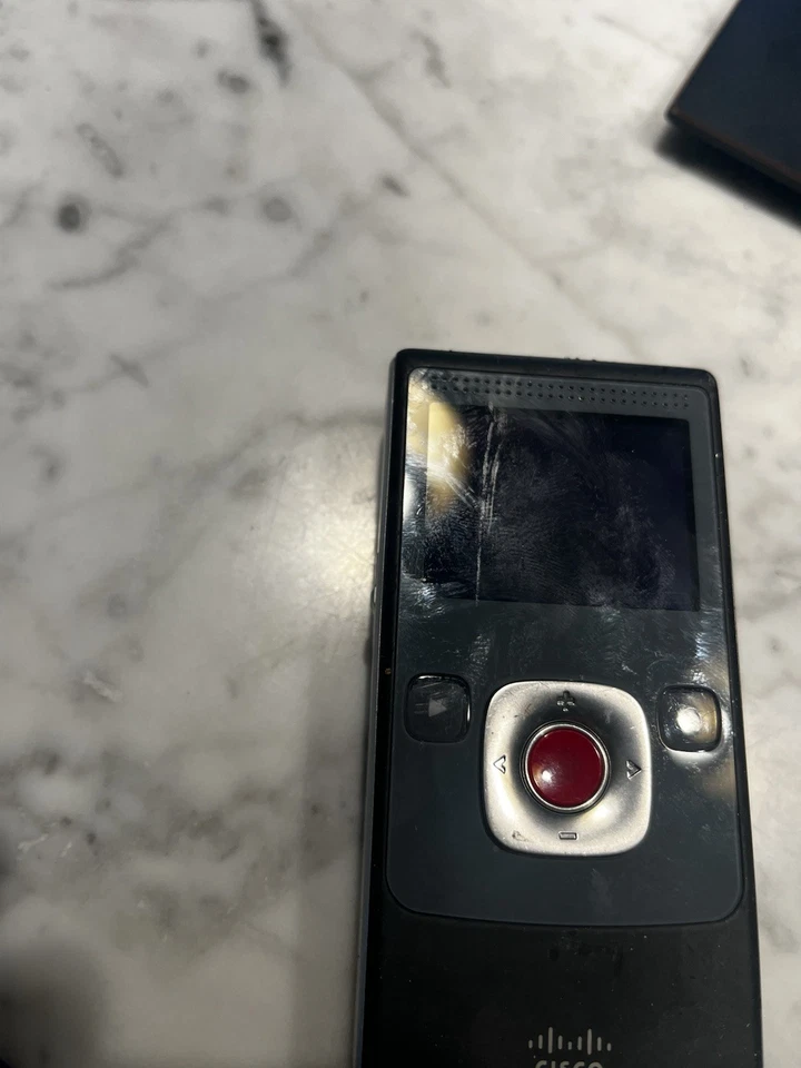 Cisco Flip UltraHD U32120 Camcorder Video Camera 3rd Gen - Image 3 of 4