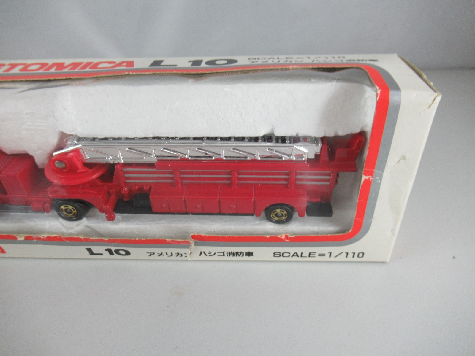 Foto 3 van Tomica L10 American Fire Ladder Truck