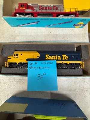 HO scale model railroading, engines, cars, parts Lot-14