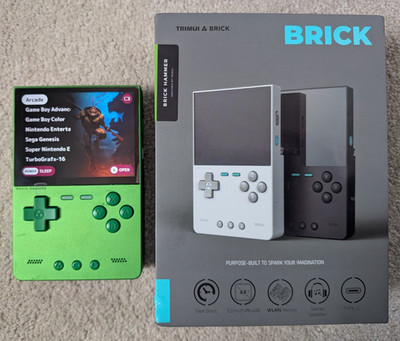 Trimui Brick HAMMER Handheld-Spielkonsole - GRÜN - 64Gig Karte