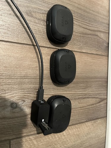Vive Ultimate Tracker 3 +1 Kit works perfectly couple of paint scratches