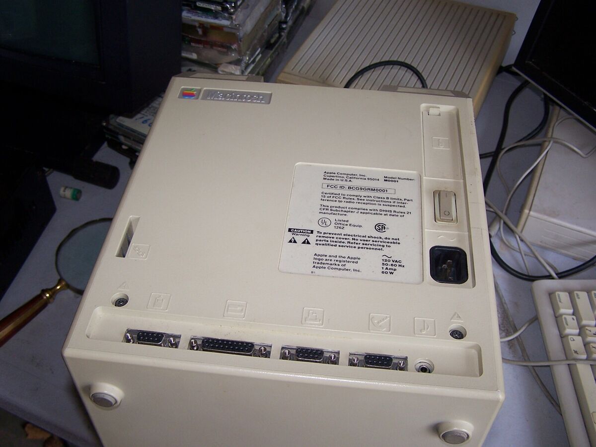 Apple Macintosh 128K M0001 Computer with 512K socketed RAM Apple Macintosh 128K M0001 Computer with 512K socketed RAM